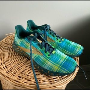 Brooks Launch. Like new!!